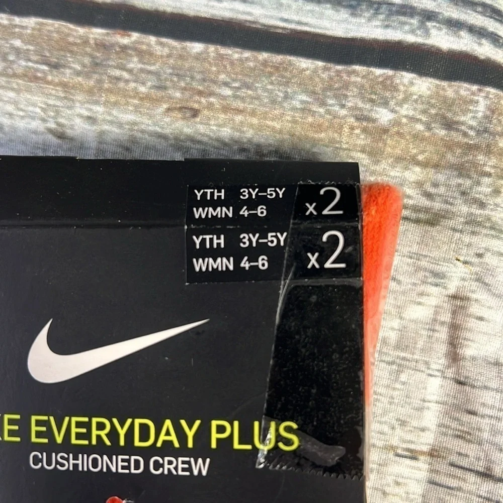 Nike Everyday Plus Cushioned Crew (2pk) YYH Size 3Y-5Y / WMN Size 4-6